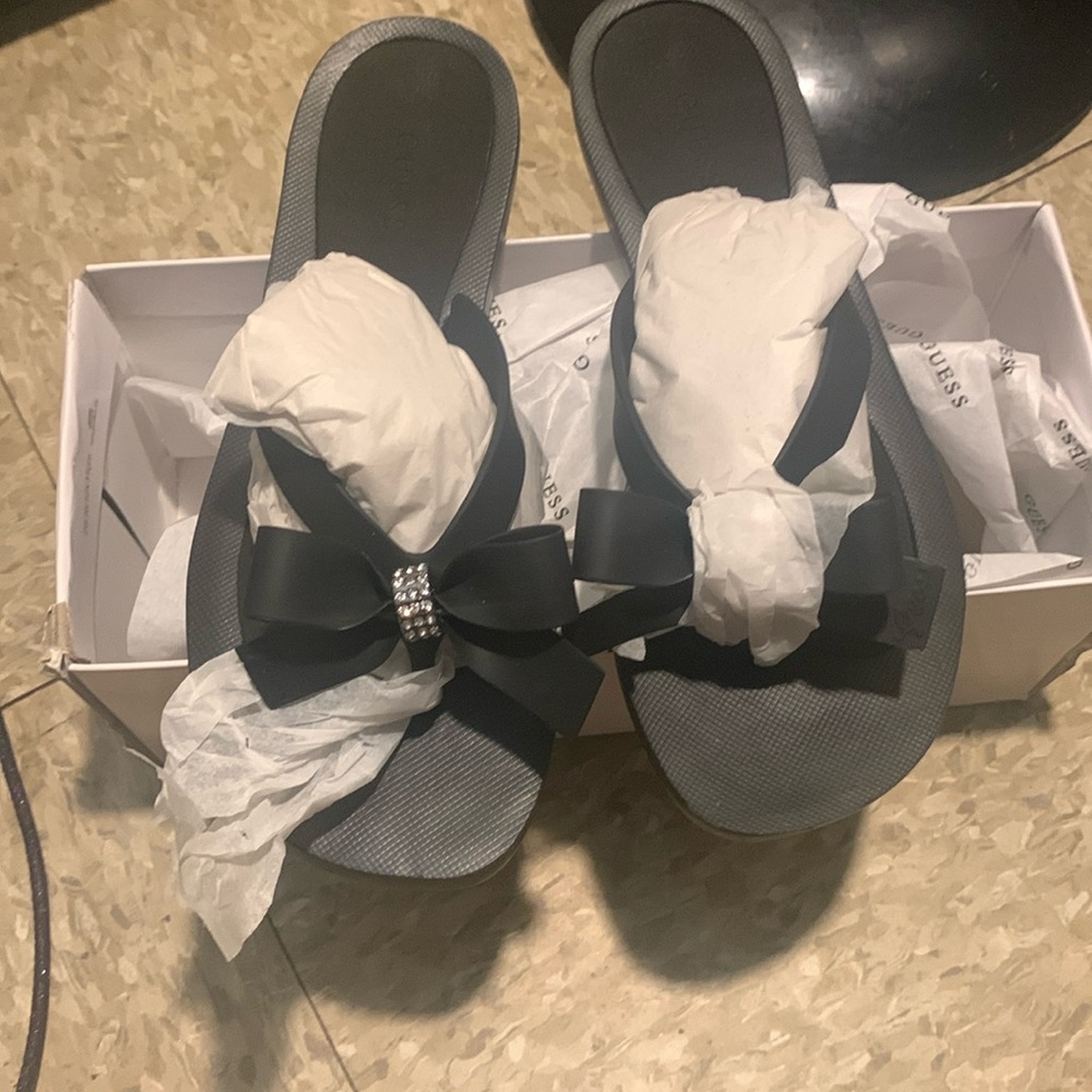 Guess size 6 tutu flip flops